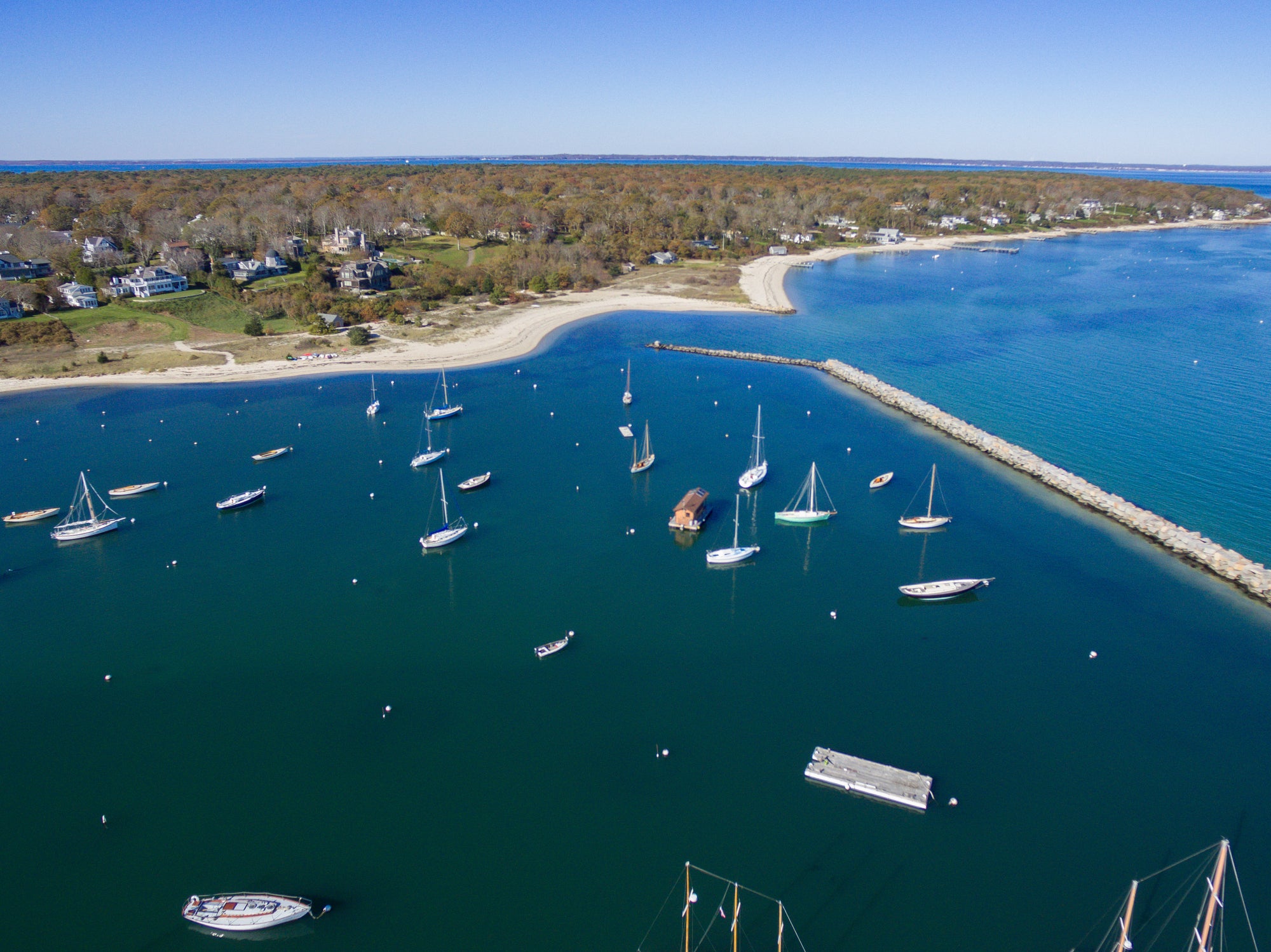 Migrantes que DeSantis envió a Martha’s Vineyard creían que se dirigían a Boston