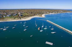 Migrantes que Ron DeSantis envió a Martha’s Vineyard pensaron que se dirigían a Boston