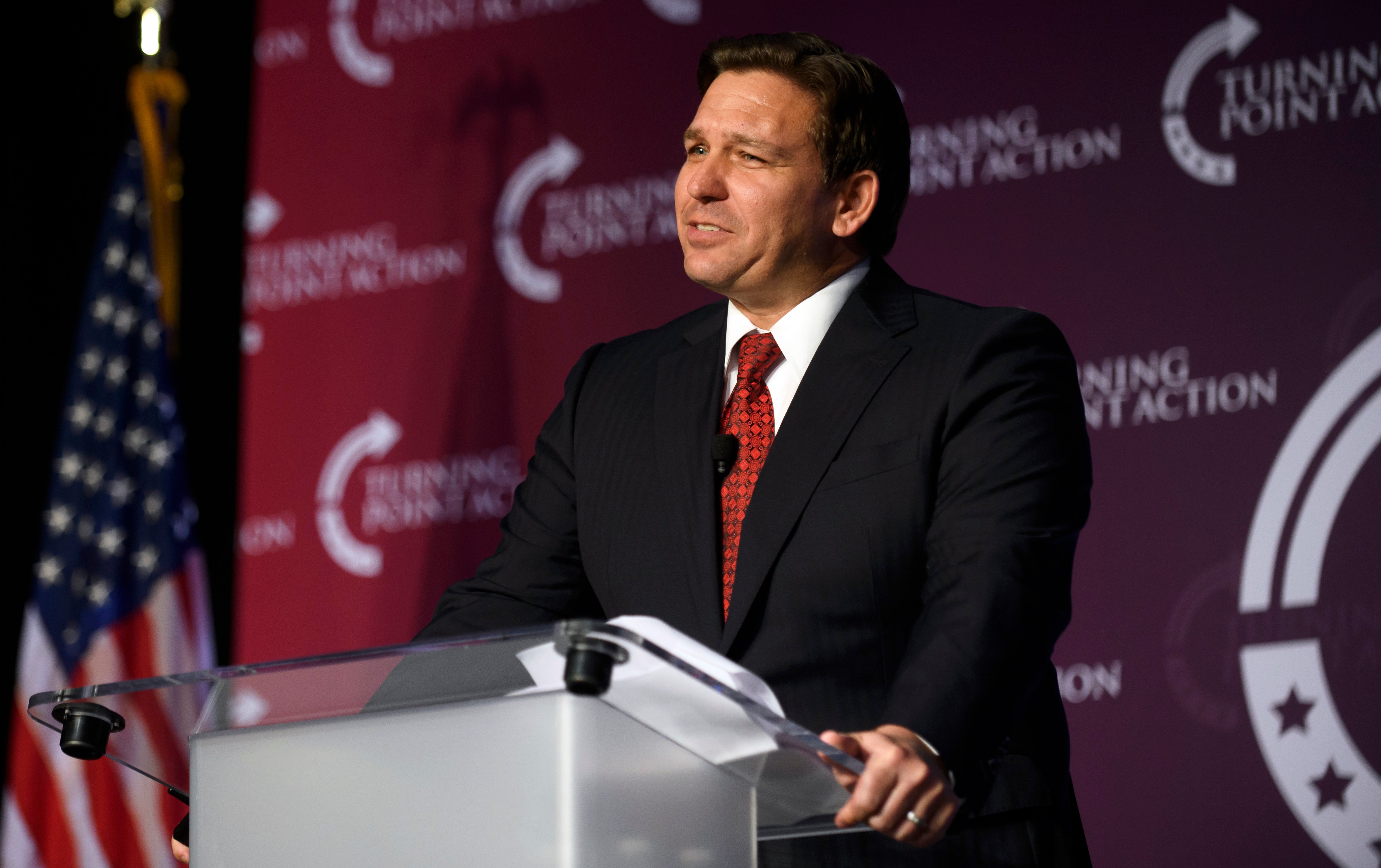 DeSantis se jacta de su “innovador” vuelo con migrantes a Martha’s Vineyard a pesar de críticas generalizadas