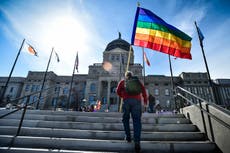Montana: juez bloquea norma de acta nacimiento contra trans