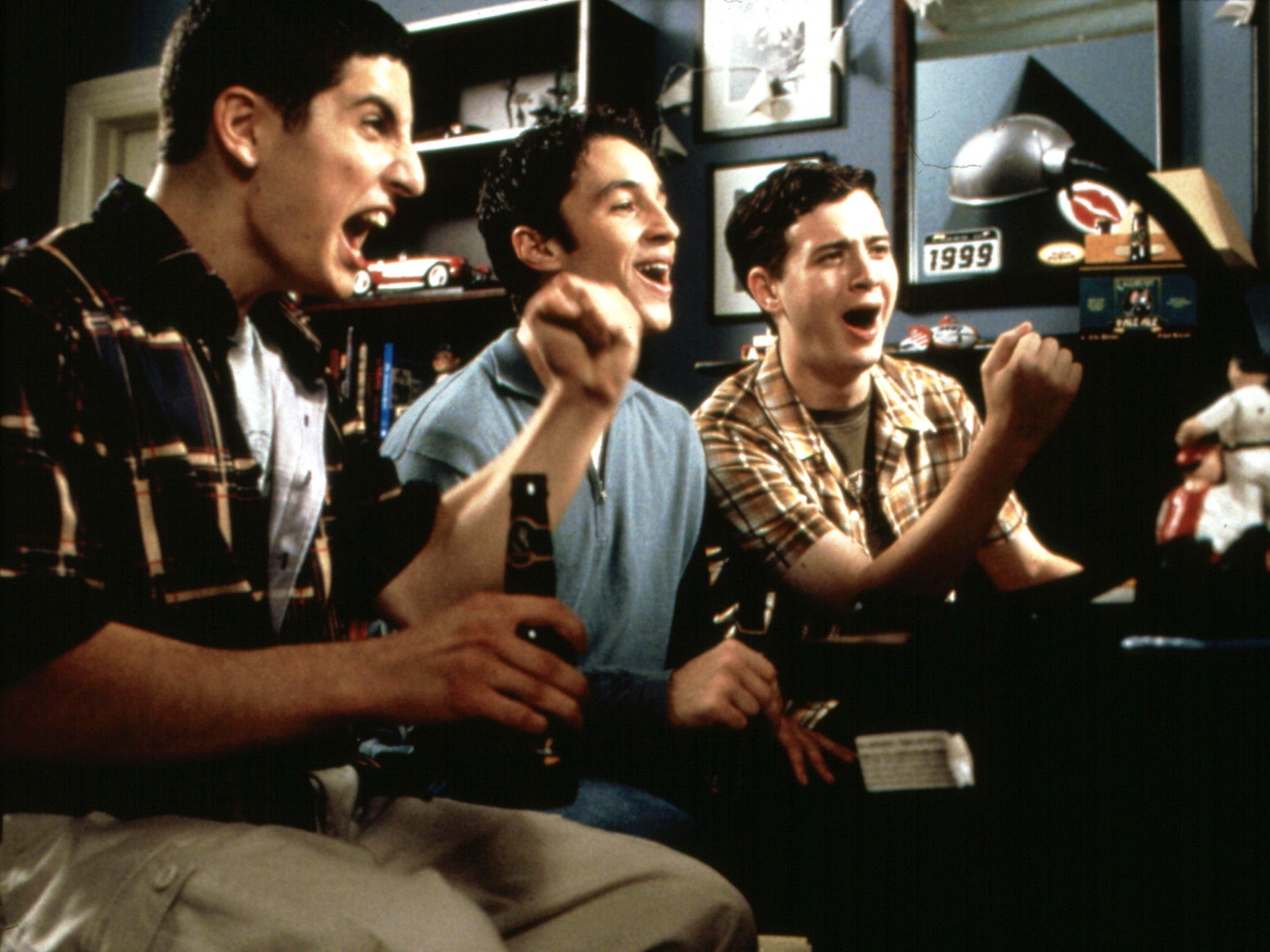 Jason Biggs, Thomas Ian Nicholas y Eddie Kaye Thomas planean cómo perder sus virginidades en American Pie , de 1999