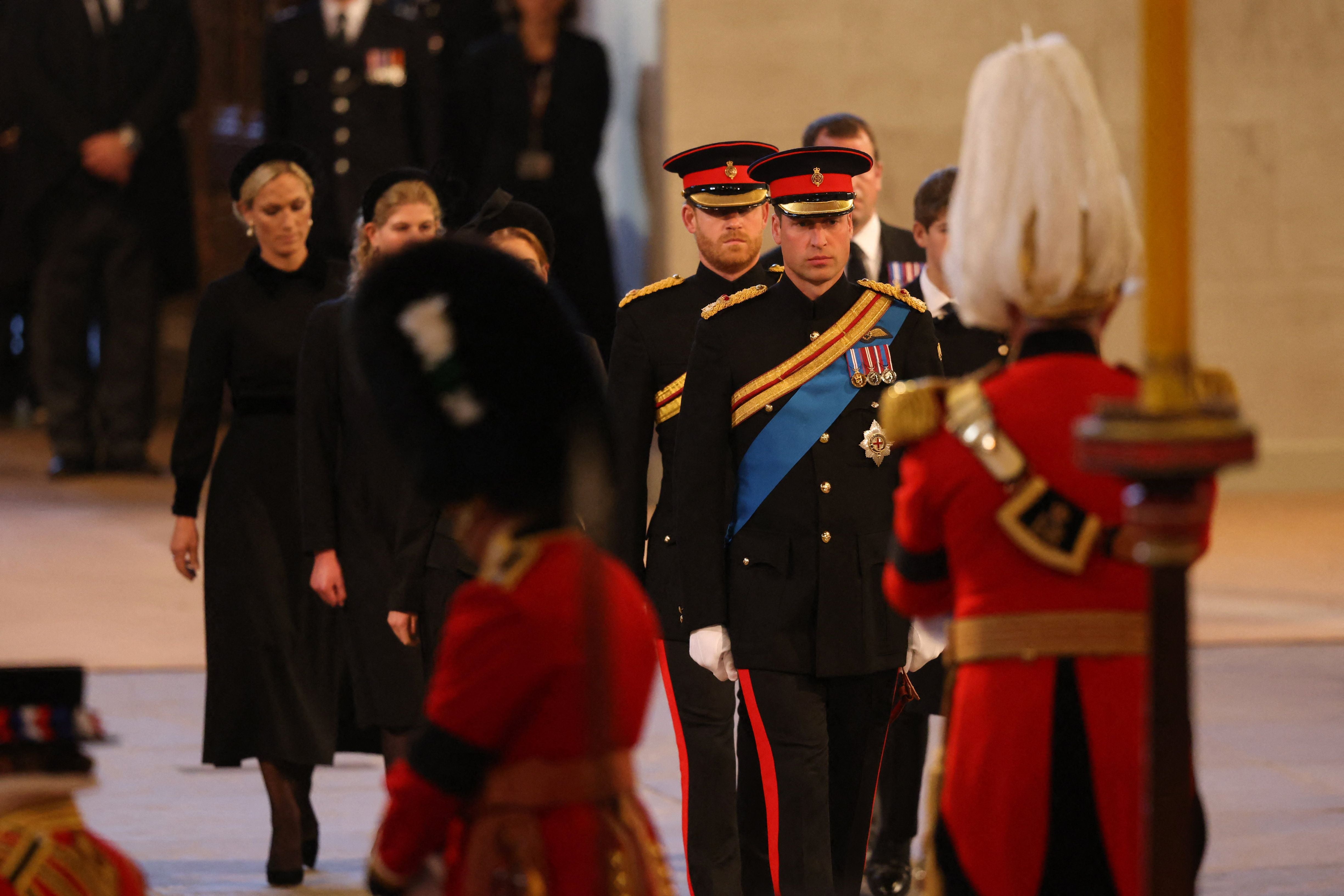 Los ocho nietos de la reina llegan al Westminster Hall