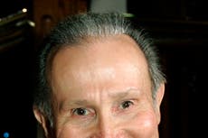Fallece prolífico actor Henry Silva a los 95 años