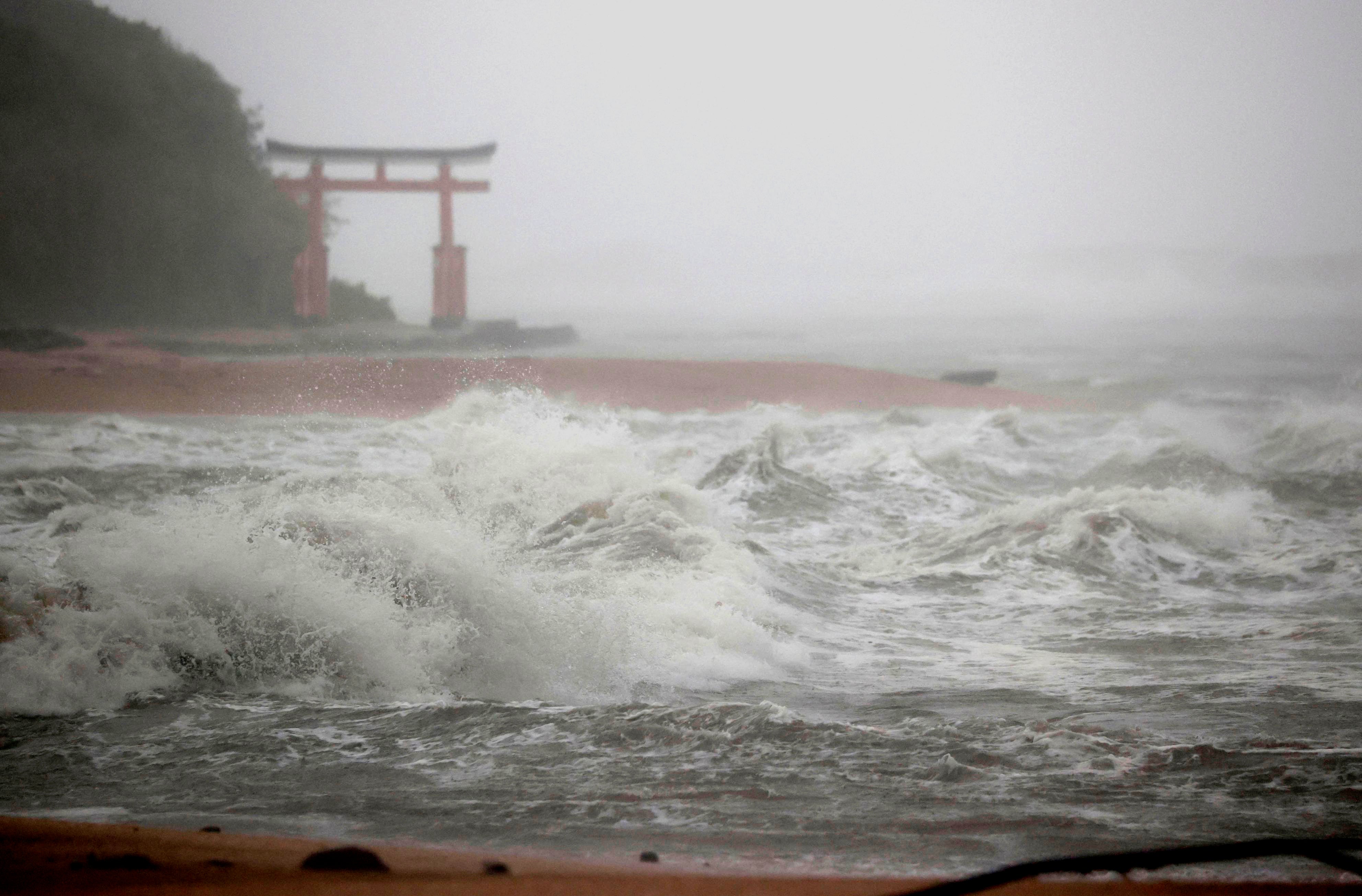 Miles De Evacuados En Japón Por Un Fuerte Tifón Independent Español