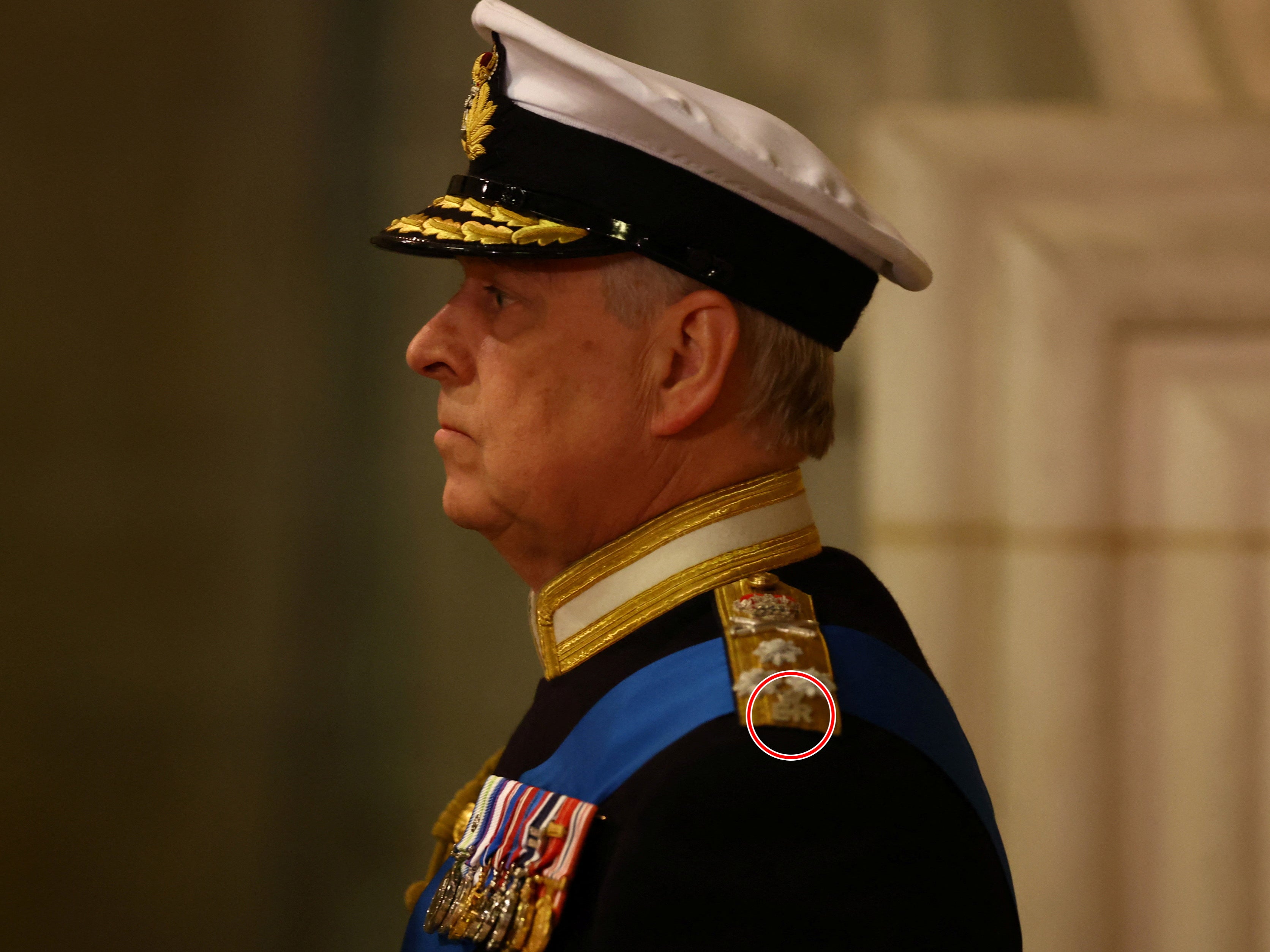 El príncipe Andrew, duque de York, asiste a la velación de la reina Isabel II en Westminster Hall, el 16 de septiembre