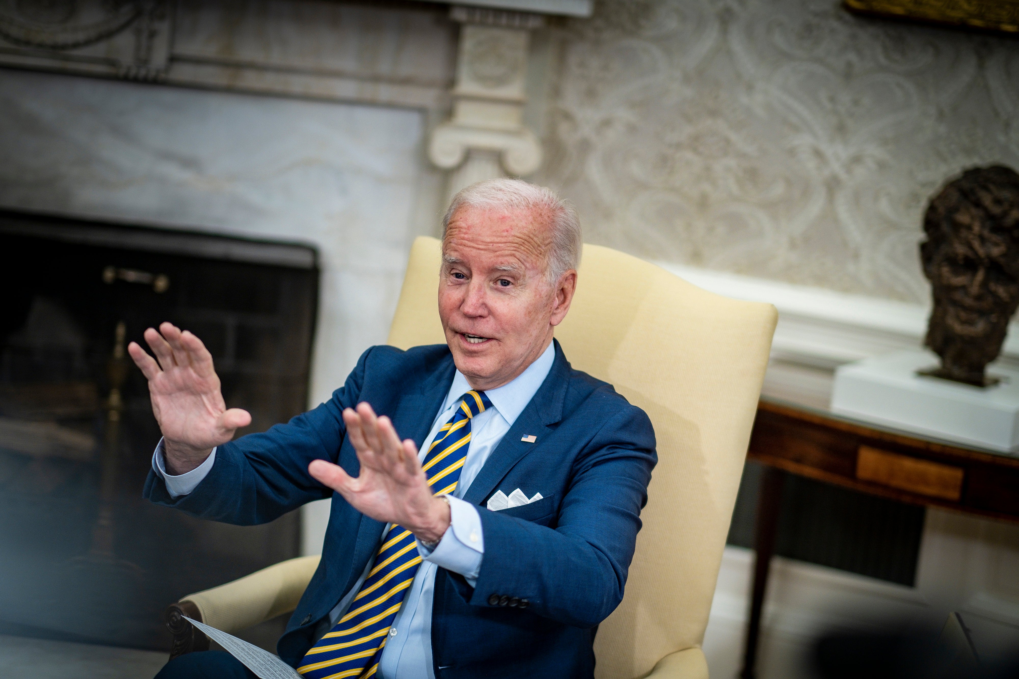 Demócratas y republicanos están empatados en un nuevo sondeo: aprobación de Biden sube y baja la de Trump