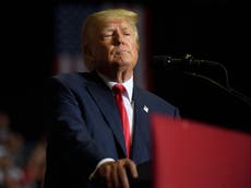 Trump de nuevo llama a migrantes “asesinos y violadores” mientras afirma que inventó la palabra “caravanas”