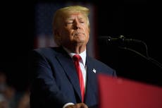 Trump llama a migrantes “asesinos y violadores” mientras afirma que inventó la palabra “caravanas”