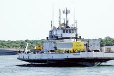 Abogados de migrantes enviados a Martha’s Vineyard piden investigación penal tras ardid político de DeSantis