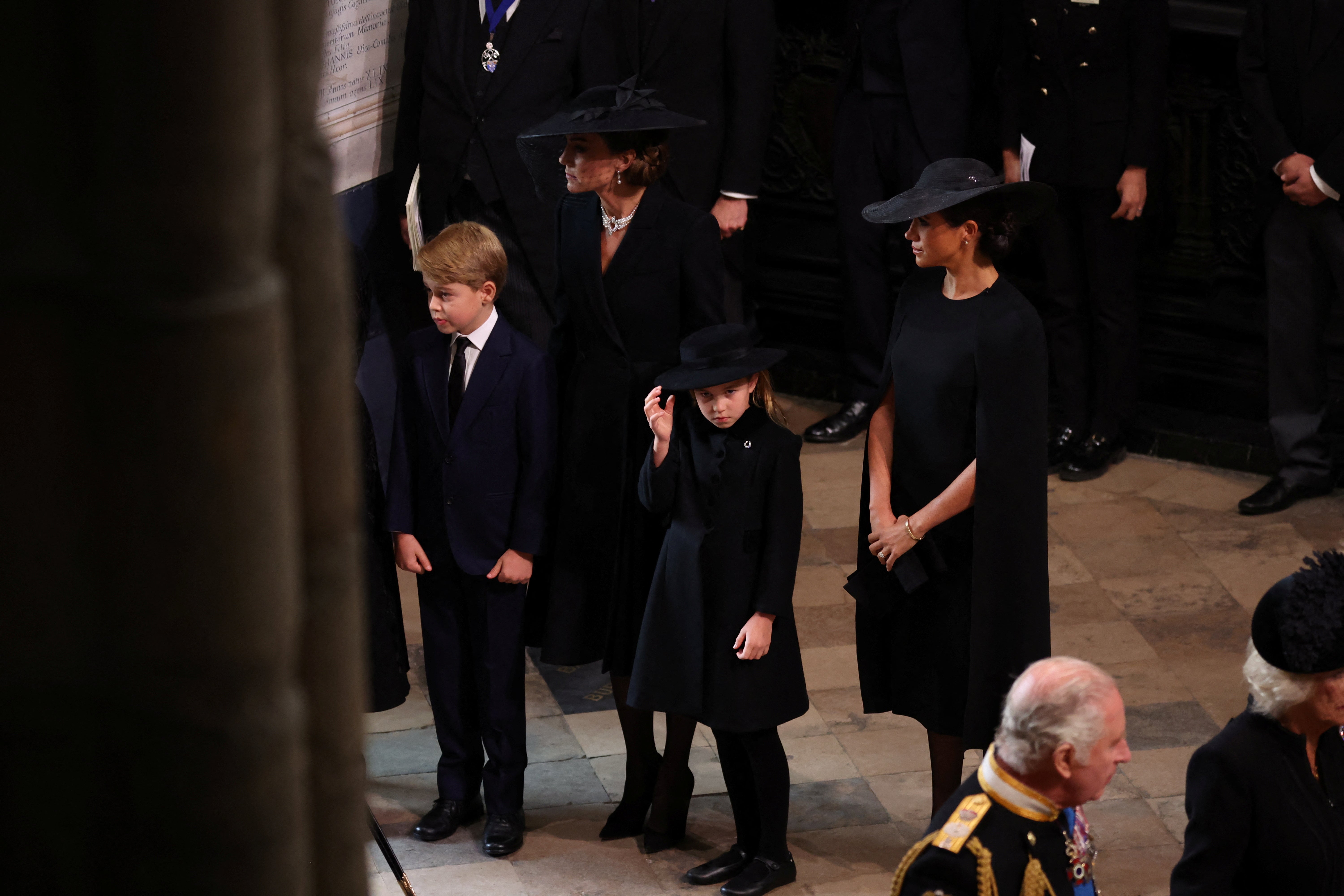 Elogian al príncipe George y la princesa Charlotte por su apariencia “inmaculada” en funeral de la reina