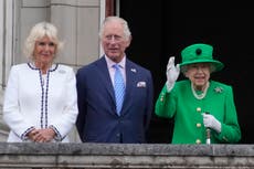 La reina Isabel II allanó la transición para su hijo Carlos