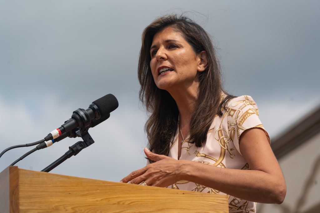 La ex gobernadora de Carolina del Sur, Nikki Haley, hace campaña por Herschel Walker en Georgia