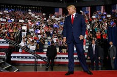 La primera audiencia de Trump dirigida por un maestro especial entra en caos: “¡Silencio! ¡Silencio!”