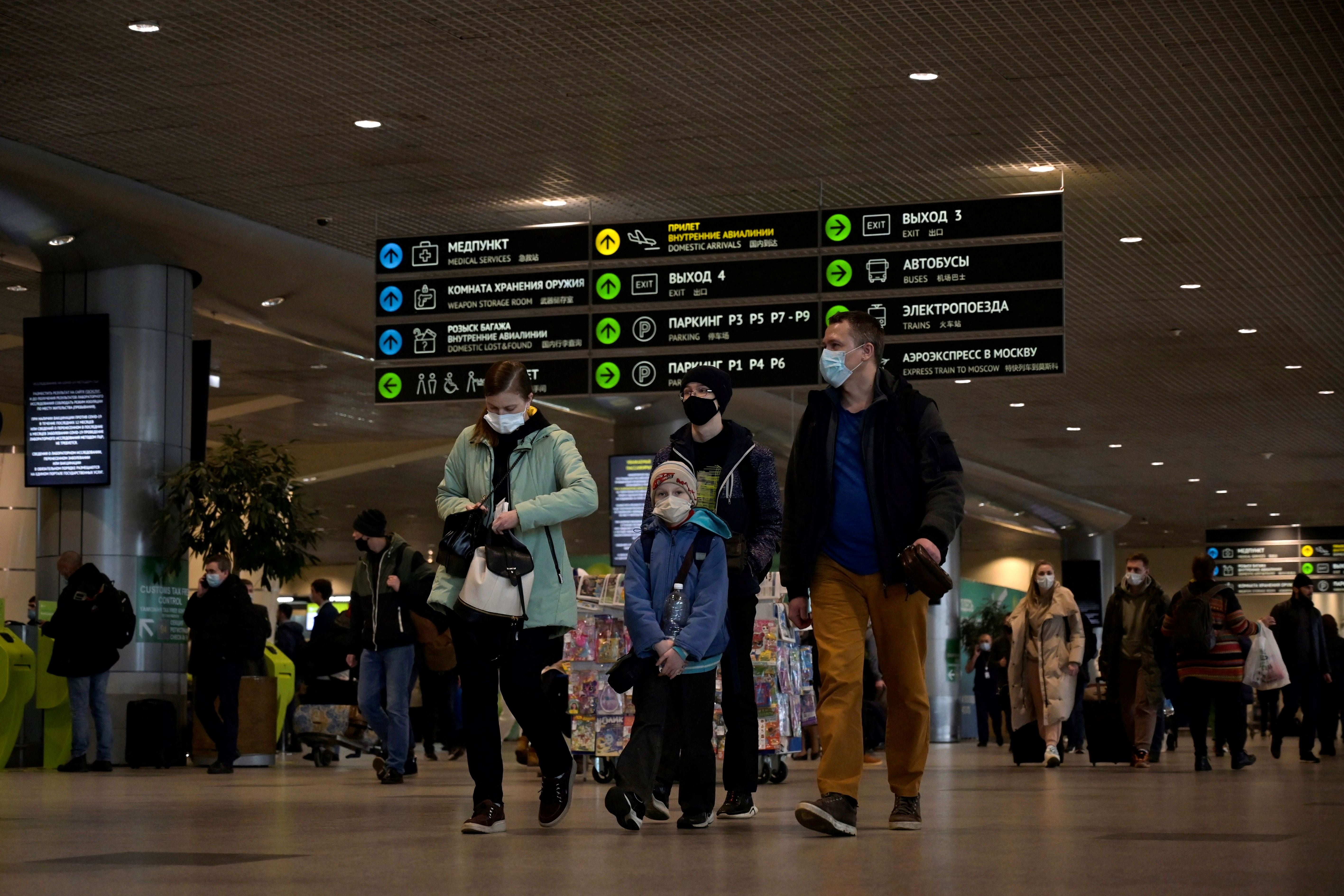 Los vuelos sin retorno desde Rusia se agotan después de que Putin ordena reclutar a miles de ciudadanos