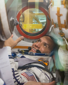 NASA: el astronauta Frank Rubio, hijo de migrantes salvadoreños,  se unió a Estación Espacial Internacional