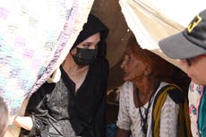 Angelina Jolie está “abrumada” tras su visita a la zona de las inundaciones de Pakistán