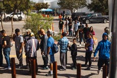 “Todo esto fue una estafa”: migrantes revelan los planes de DeSantis para el vuelo hacia Delaware