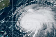El huracán Fiona de categoría cuatro se dirige a Canadá