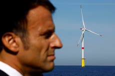 Macron pide "aceleración masiva" de energía renovable