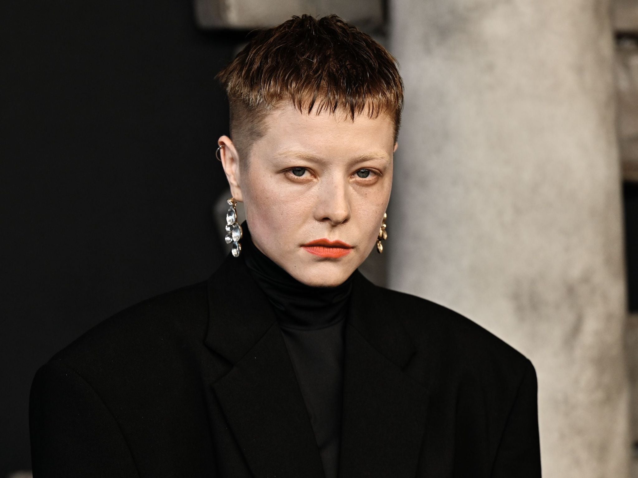 Emma D’Arcy: “Realmente me gusta interpretar a mujeres y soy muy buena en eso”