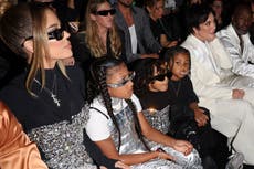 Chicago West se roba el show en la presentación de Dolce & Gabbana de Kim Kardashian