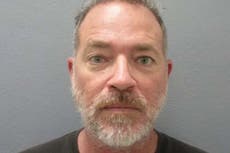 Capitán de barco de Florida acusado de matar a una madre y herir a dos niños al soltar su paracaídas