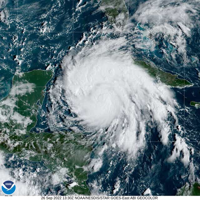 El huracán Ian sobre el Caribe Central el lunes