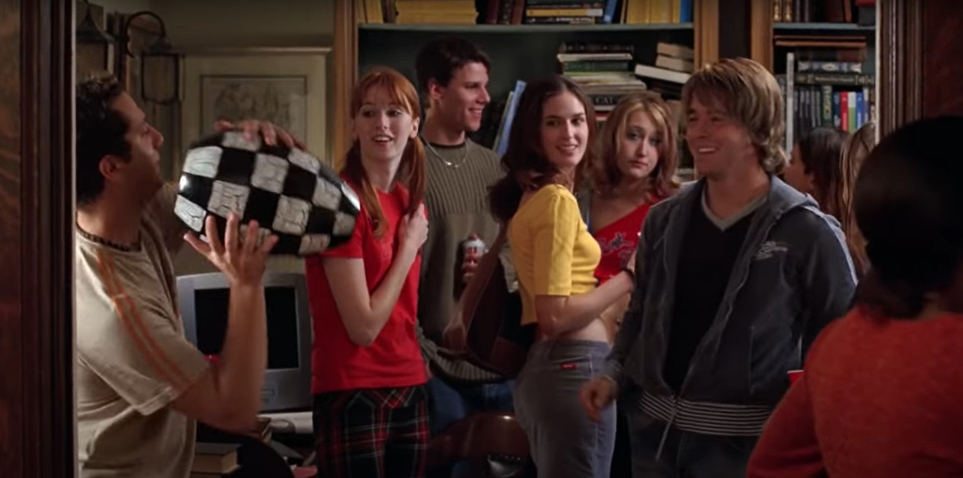 Su hermana le roba a su esposa, la gente no puede creer que él no vea el problema