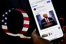 ¿Puede Trump controlar a sus partidarios de QAnon antes de las elecciones intermedias?