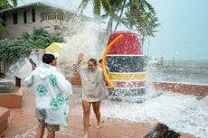 Critican a influencers y turistas por ignorar órdenes de evacuación por el huracán Ian y presumirlo en línea