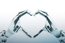 Elon Musk ofrece adelanto del robot de Tesla con unas manos humanoides en forma de corazón