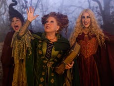 Reseña de ‘Hocus Pocus 2’: Bette Midler no puede recrear su magia en esta secuela tardía