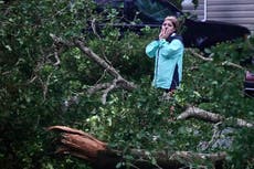 Ian deja atrapados y apagones en una Florida inundada