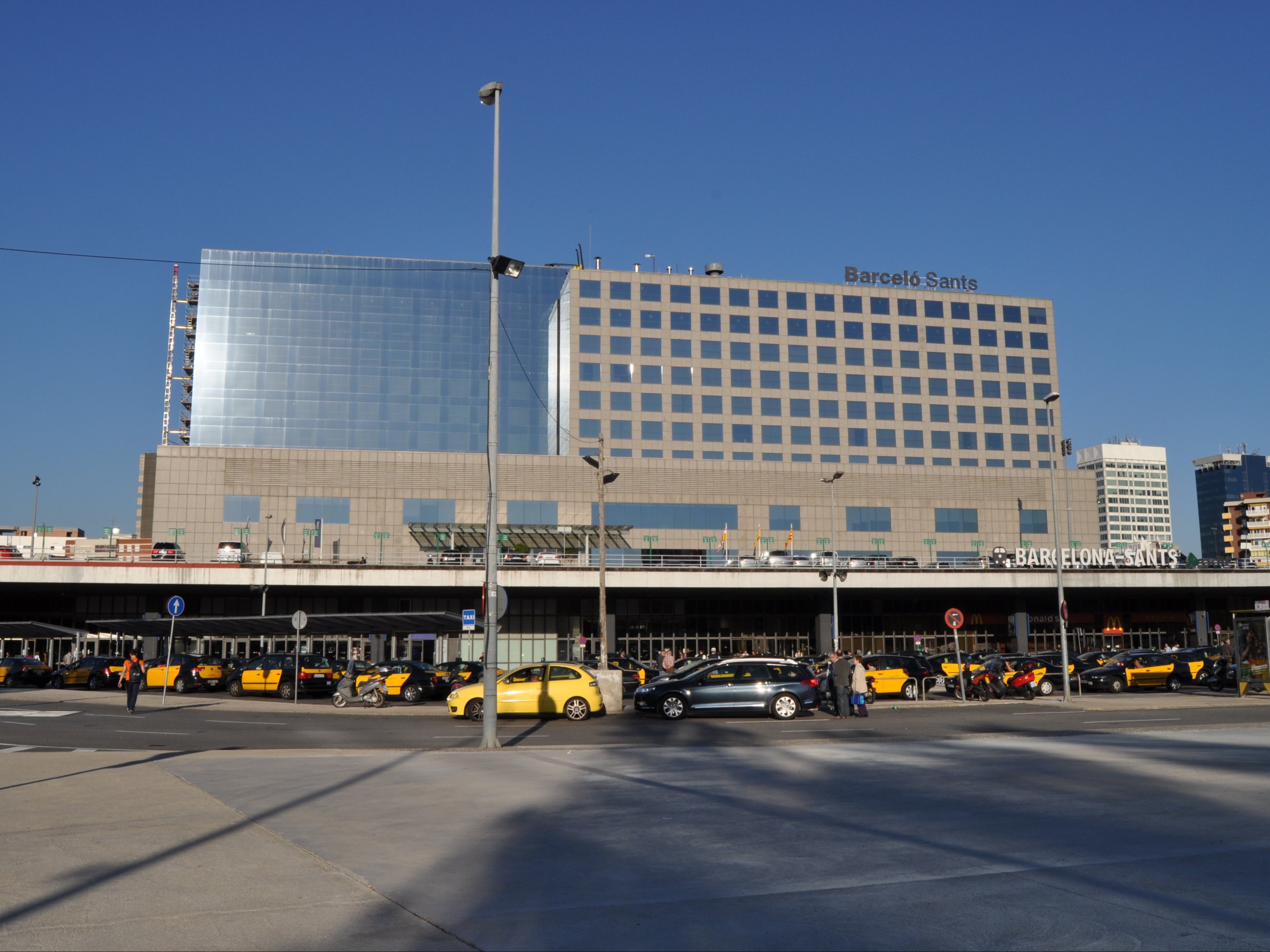 La actual fachada de la estación de Barcelona-Sants