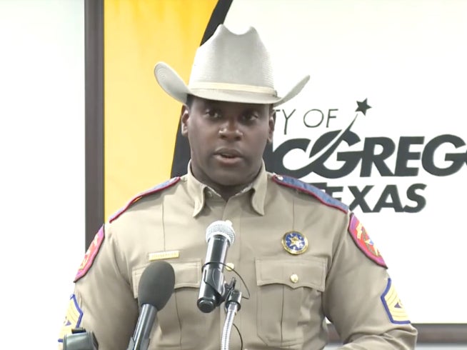 La policía detiene al sospechoso de un tiroteo en Texas en el que mueren cinco personas