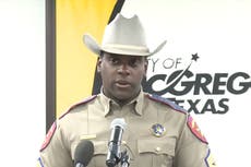 La policía detiene al sospechoso de un tiroteo en Texas en el que mueren cinco personas