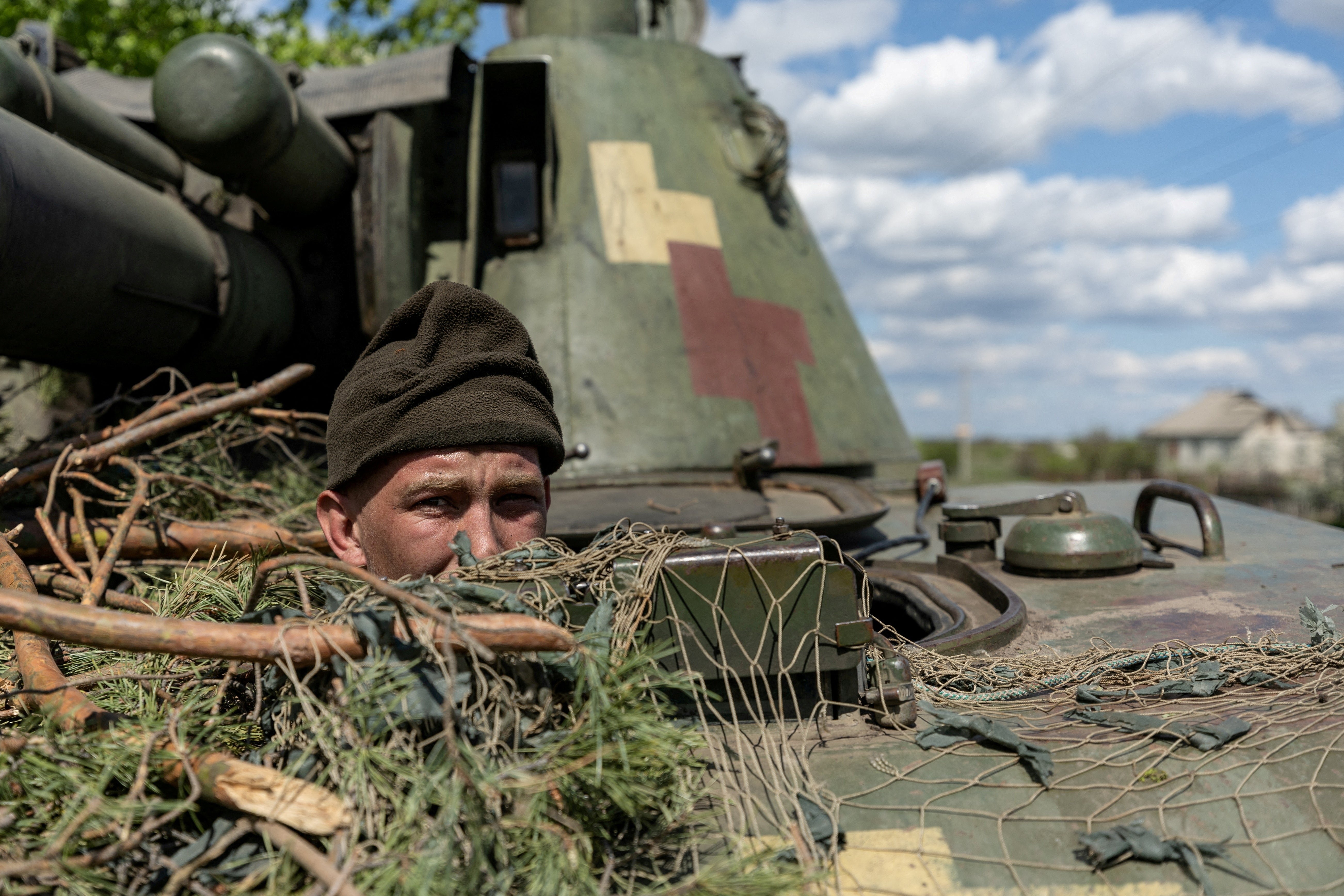 Las fuerzas ucranianas cercaron el sábado la estratégica ciudad oriental de Lyman