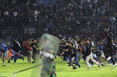 Al menos 125 personas mueren en estampida en un estadio de fútbol en Indonesia tras la sobreventa de entradas