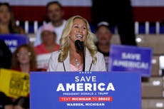 Duras críticas a Marjorie Taylor Greene por sus incendiarios comentarios en un mitin de Trump