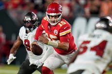 Mahomes lanza para 3 TDs y Chiefs abruman a Buccaneers 41-31