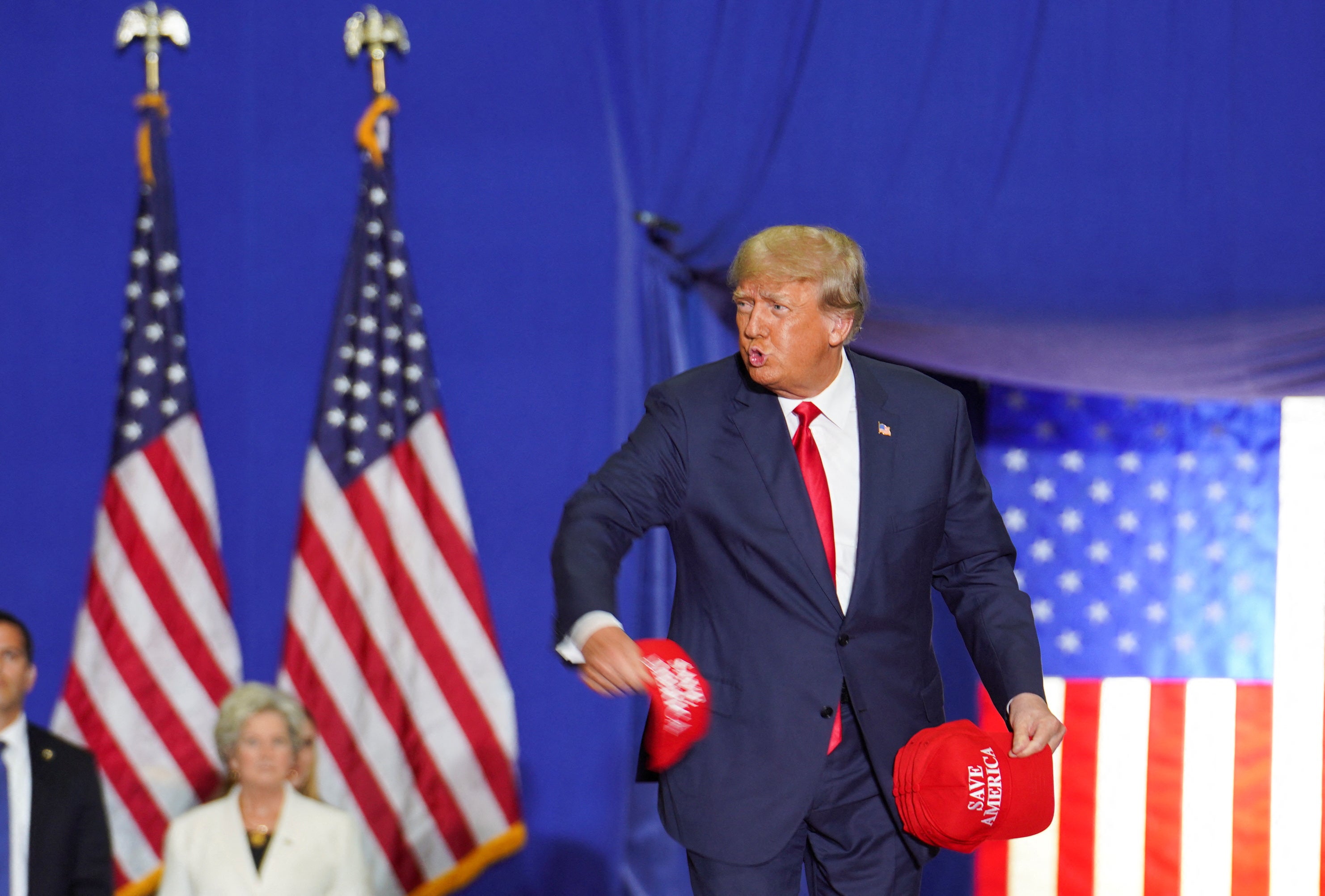 Trump despotrica y tacha los aeropuertos de EE.UU. de “sucios y abarrotados”