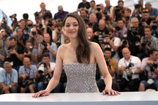 Galardonadas con el Oscar se cortan cabellor por Irán