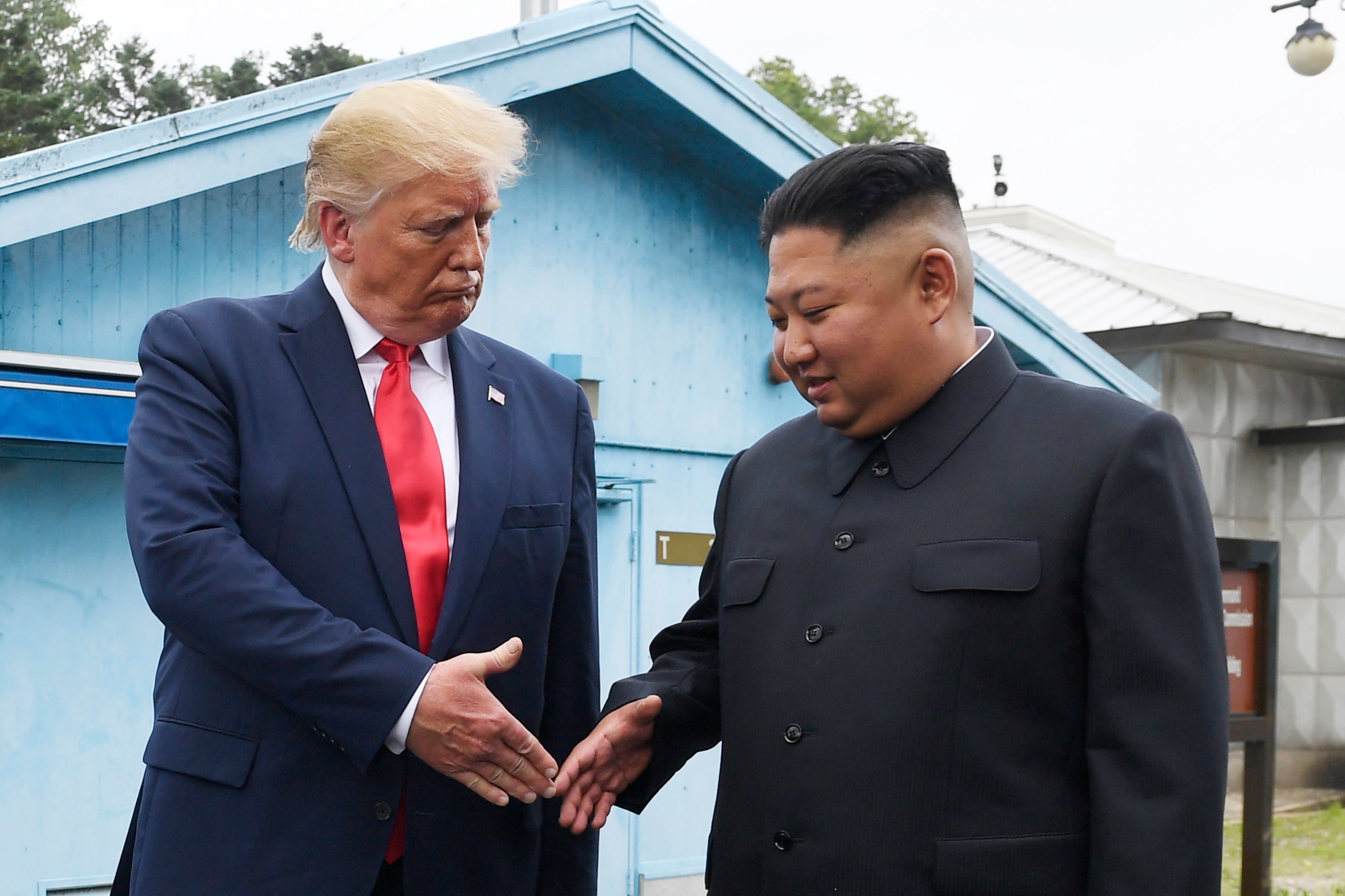 Trump tuvo una polémica reunión con Kim en la frontera entre Corea del Norte y Corea del Sur