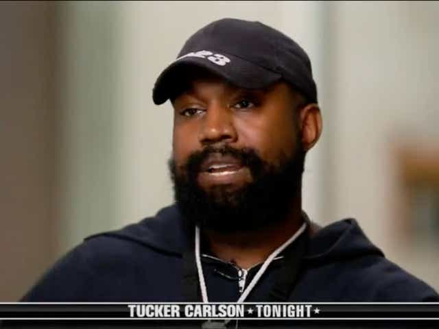 Kanye West hablando con Tucker Carlson en Fox News