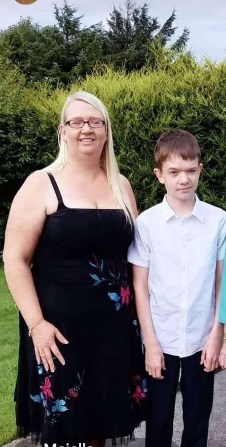 Catherine O’Donnell, de 39 años, y su hijo de 13, James Monaghan, también murieron en la explosión