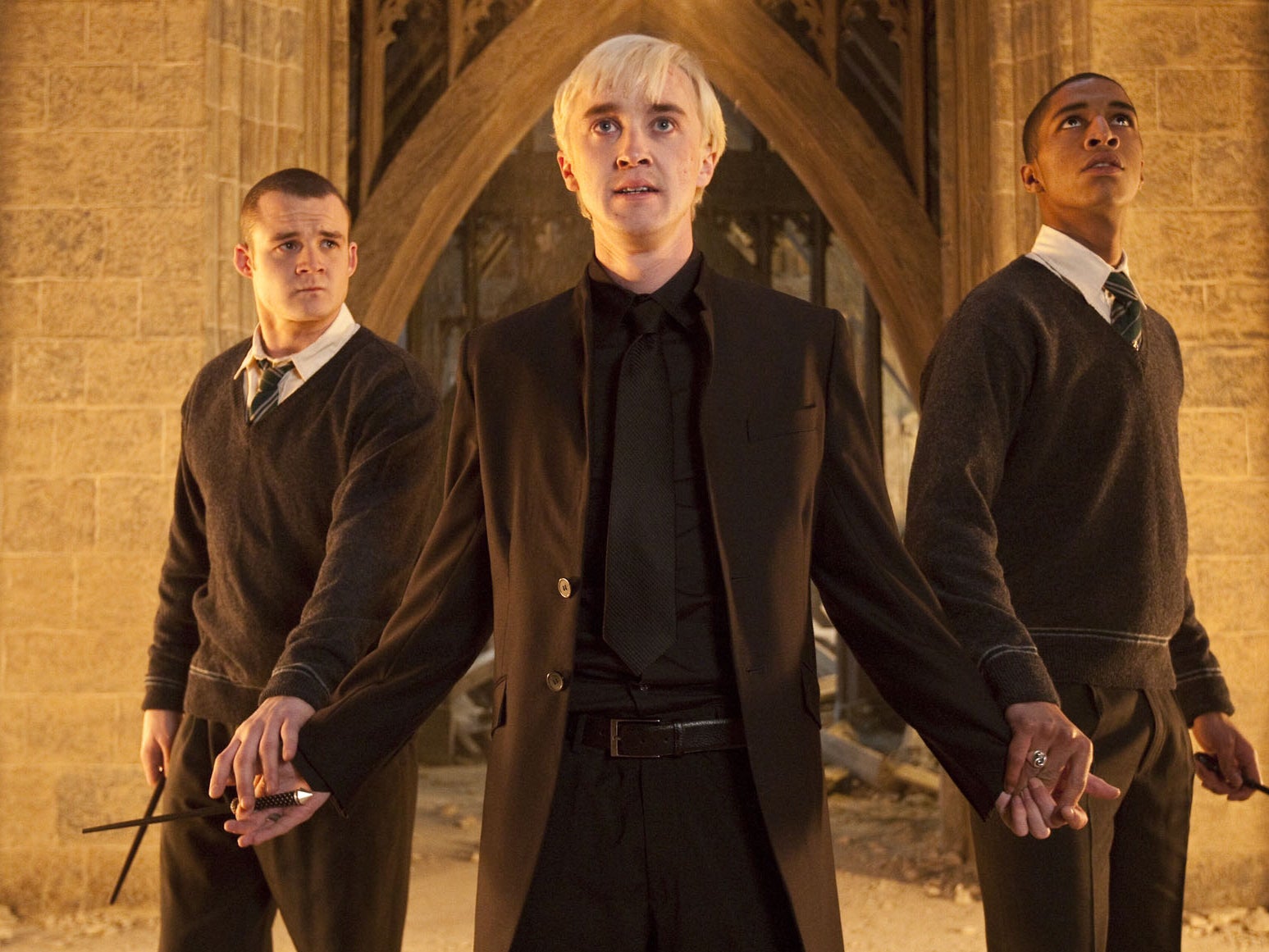 Felton (centro) como Draco Malfoy en ‘Deathy Hallows: Part 1’, junto a Josh Herdman y Louis Cordice
