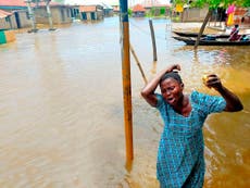 Bote naufraga en inundaciones de Nigeria; 76 desaparecidos