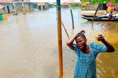Bote naufraga en inundaciones de Nigeria; 76 desaparecidos
