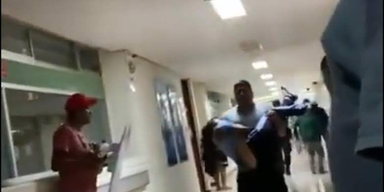 Casi 60 alumnos de secundaria intoxicados en Chiapas, padres afirman que fue cocaína