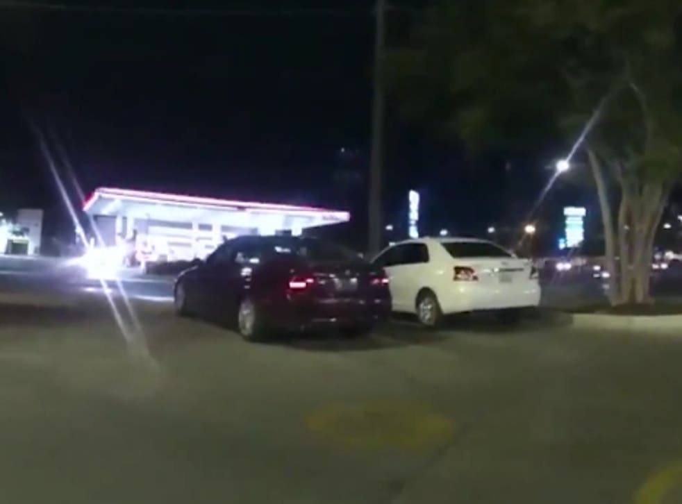 <p>El vídeo de la cámara corporal del oficial mostró que el adolescente comía en el estacionamiento de un McDonald’s (Screengrab)</p>